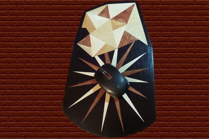 Mousepad aus Holz mit Sternenmuster